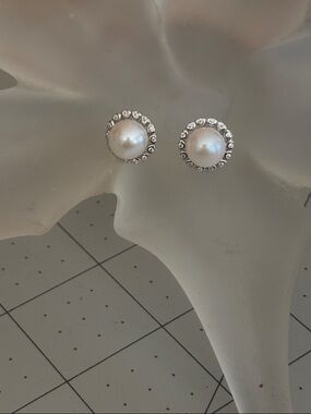 Genuine White Pearl 8.5 mm Sterling Silver 925 Simulated Diamond Studs